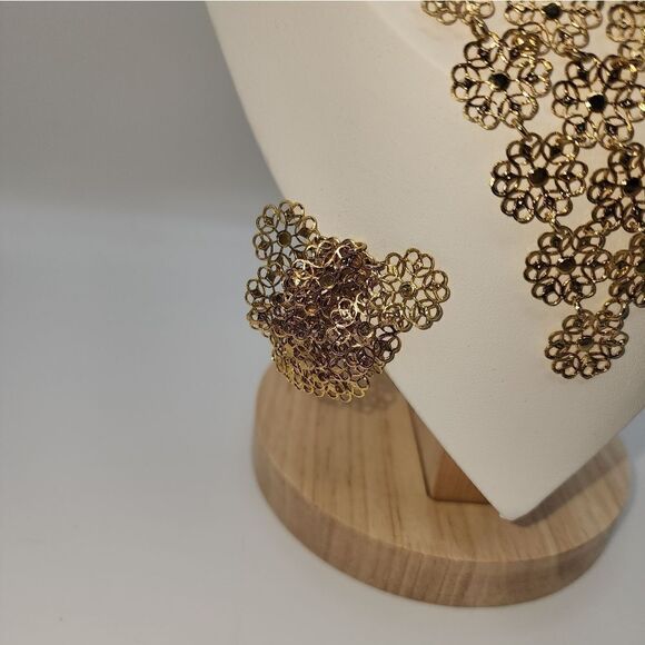 Vendome Flower Mesh Bib Necklace and Clip On Earrings Set 1960s Vtg - Picture 3 of 9